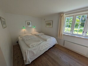 12 bedrooms, iron/ironing board, WiFi, bed sheets