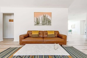 TV, lareira, escritórios