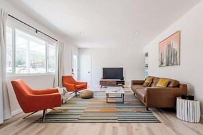 Fernseher, Kamin, Arbeitsbereiche