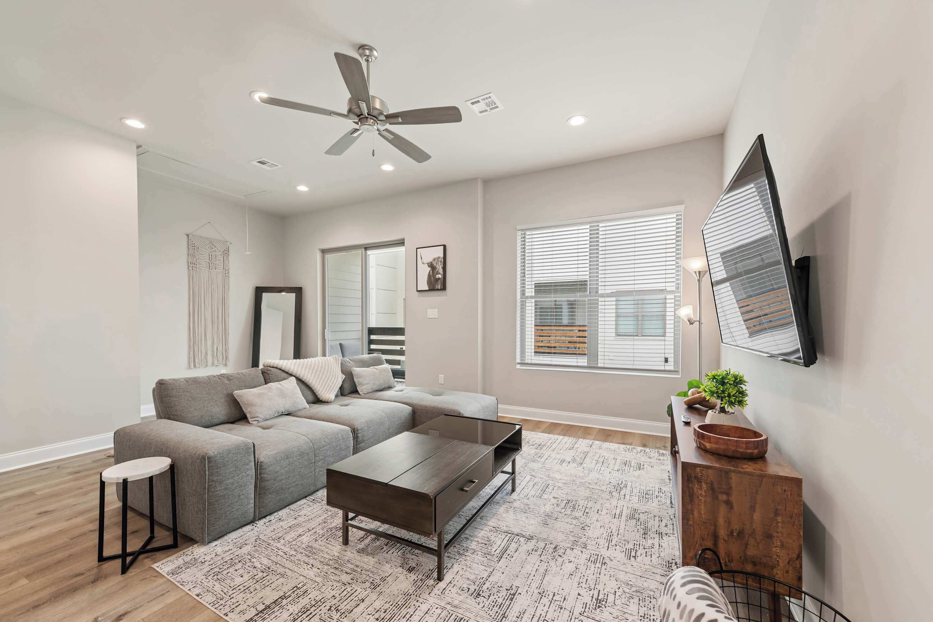 New Luxury Home  King Bed  Garage - Lake Peigneur, LA
