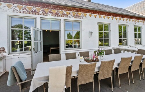 Lovely home in Lunderskov with WiFi
