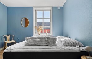 5 bedrooms, travel crib, free WiFi