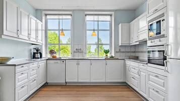 Køleskab, ovn, kogeplade, opvaskemaskine