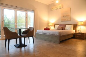 12 dormitorios, tabla de planchar con plancha, wifi y ropa de cama