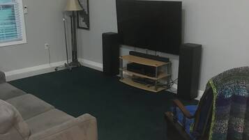 Smart TV, fireplace, stereo
