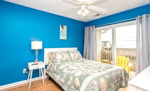 3 bedrooms, free WiFi - Mermaid's Hive - 3 BR Townhouse with Ocean Views; Dog Friendly! (Surf City)
