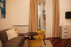 Smart TV - Hello Chiaia Napoli by Progecta srl- apartment in the heart of Naples (Napoli)