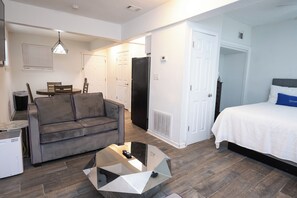 1 habitación, tabla de planchar con plancha, wifi gratis y ropa de cama