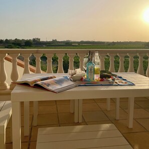 屋外ダイニングエリア