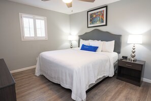 2 makuuhuonetta, silitysrauta/-lauta, ilmainen Wi-Fi, vuodevaatteet