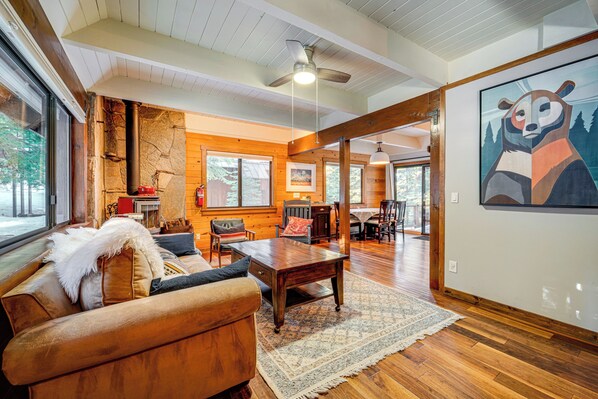 Interior - 3 Mi to Skiing: Retreat w/ Deck in Tahoe Donner! (Truckee)