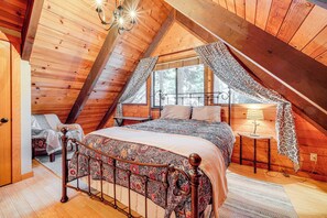 Interior - 3 Mi to Skiing: Retreat w/ Deck in Tahoe Donner! (Truckee)