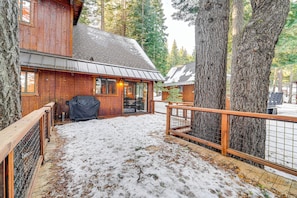 Interior - 3 Mi to Skiing: Retreat w/ Deck in Tahoe Donner! (Truckee)