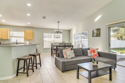 3 Mi to Clearwater Beach: Home w/ Patio & Grill!