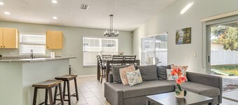3 Mi to Clearwater Beach: Home w/ Patio & Grill!