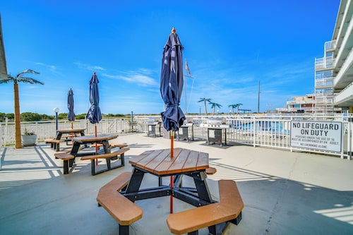 Beachfront Condo in Wildwood Crest w/ Pool Access!