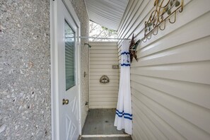 Apartment (3 Bedrooms) | Interior - 3 Mi to St Simons Beach: Gem w/ Pool Access & Deck (St. Simons Island)