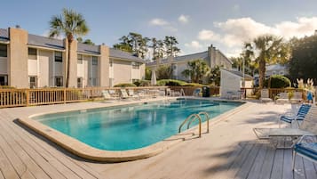 Apartment (3 Bedrooms) | Front of property