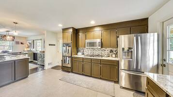 House (4 Bedrooms) | Interior