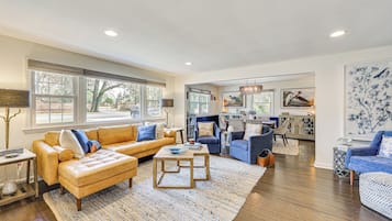 House (4 Bedrooms) | Interior