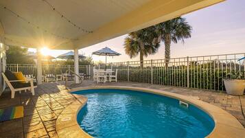 Lämmitetty uima-allas