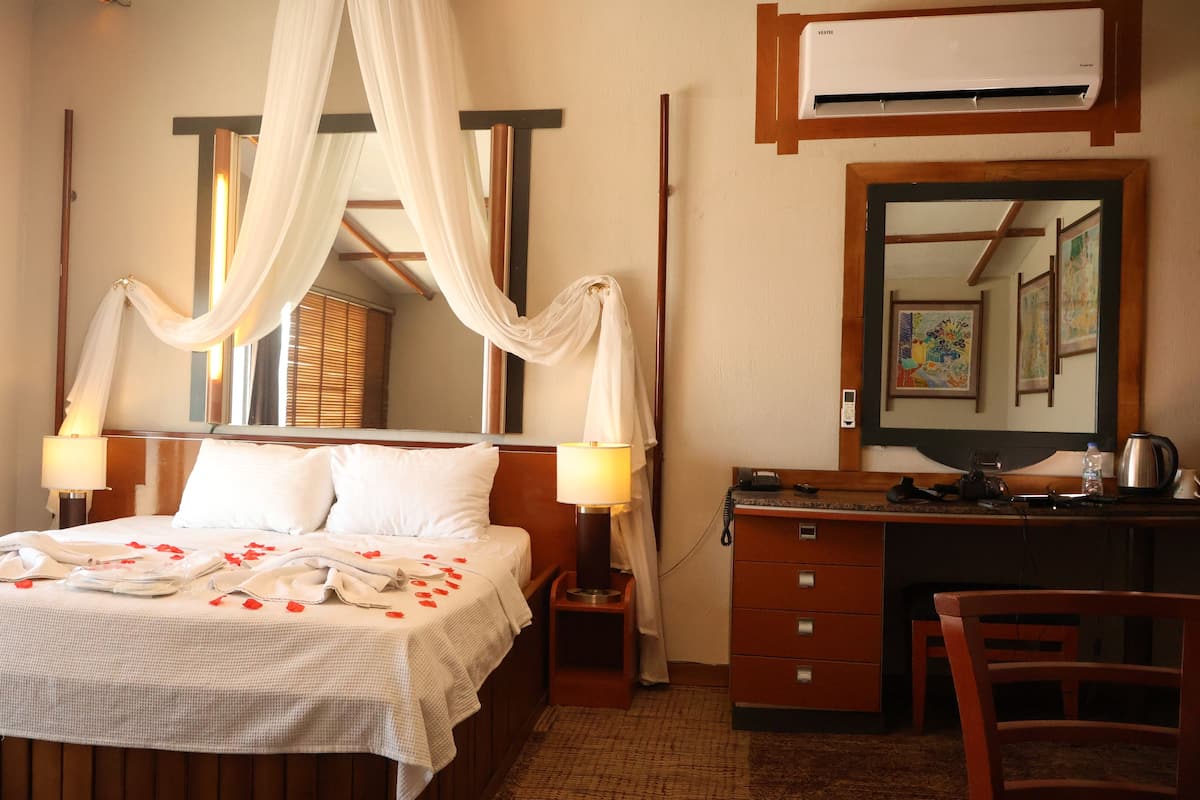 1 bedroom, Egyptian cotton sheets, premium bedding, minibar