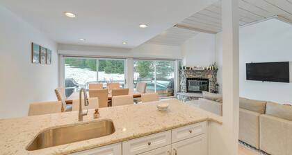 Walk to Ski Lift: Family-friendly Windham Townhome
