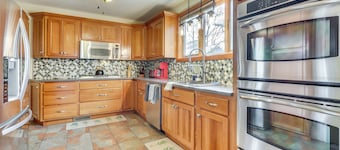 3 Mi to Dtwn: Gem w/ Patio & Fire Pit in New Haven