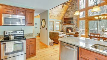 House (3 Bedrooms) | Interior