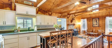 House (4 Bedrooms) | Interior