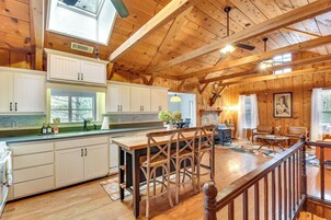 House (4 Bedrooms) | Interior