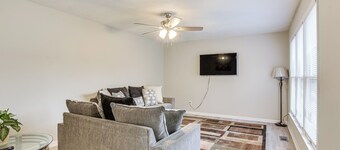 3 Mi to Dtwn Fayetteville: Home w/ Pool Table