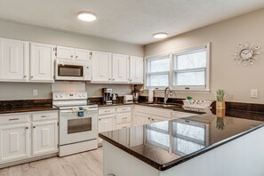 House (3 Bedrooms) | Interior