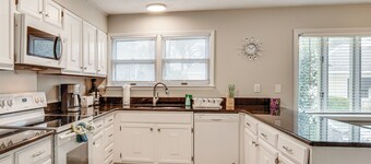 3 Mi to Dtwn Fayetteville: Home w/ Pool Table