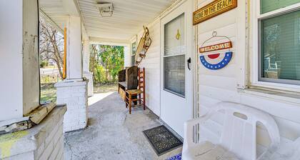 Hot Tub & Sauna: Kannapolis Bungalow
