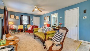 Interior - Hot Tub & Sauna: Kannapolis Bungalow (Kannapolis)
