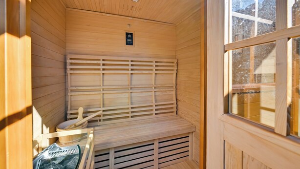 Interior - Hot Tub & Sauna: Kannapolis Bungalow (Kannapolis)