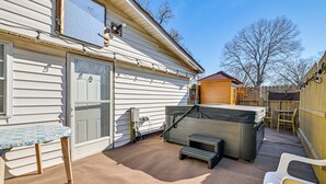 Interior - Hot Tub & Sauna: Kannapolis Bungalow (Kannapolis)