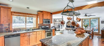 Mtn-view Patio & Hot Tub: Home in Avon