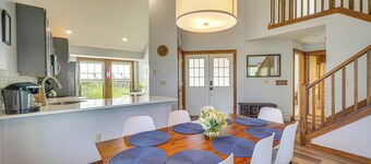 Spacious Modern Home ~ 1 Mi to Camelback Mountain!