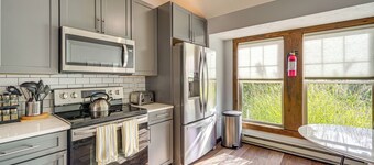 Spacious Modern Home ~ 1 Mi to Camelback Mountain!