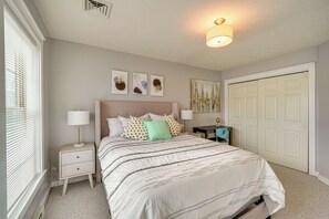 Interior - Spacious Modern Home ~ 1 Mi to Camelback Mountain! (Tannersville)