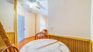 Apartment (0 Bedroom) | Interior