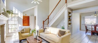 2 Mi to Houston Funplex: Home w/ Private Yard!