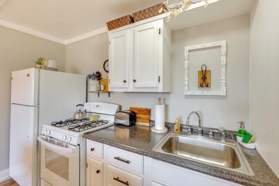 Pet-friendly Studio w/ Yard & Fire Pit in Vilonia!