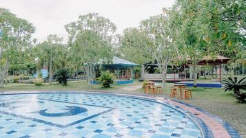 3 outdoor pools, open 7:00 AM to 5:00 PM, pool loungers