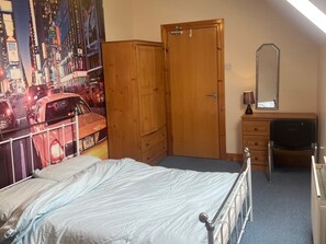 5 Schlafzimmer, Bügeleisen/Bügelbrett, WLAN, Bettwäsche