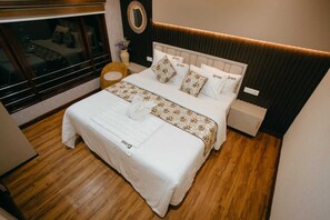 Desk, soundproofing, free WiFi - Royal Boathouse (Ambalapuzha)