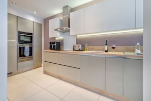 Apartment - Rosemount X3 Bed Townehouse With Hot Tub (Windermere)