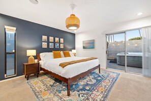 3 bedrooms, iron/ironing board, WiFi, bed sheets - Modern Pacific Beach Retreat w/ Hot Tub & Views (San Diego)